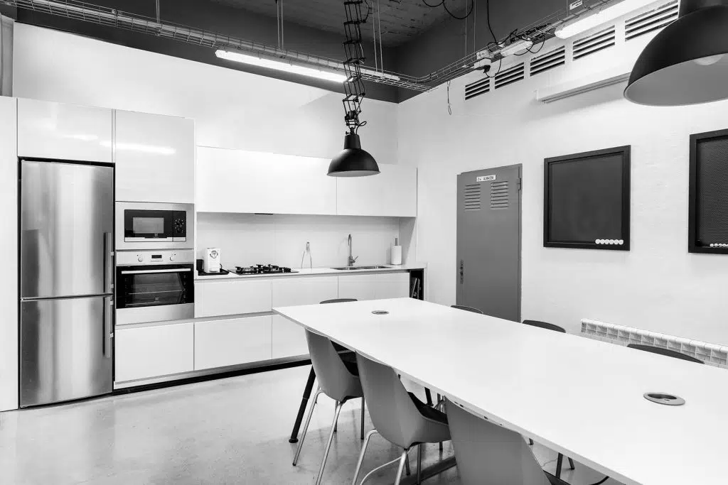 Sala reunión y cocina - Equipamiento - Estudio fotográfico y equipo en alquiler - Palma de Mallorca
